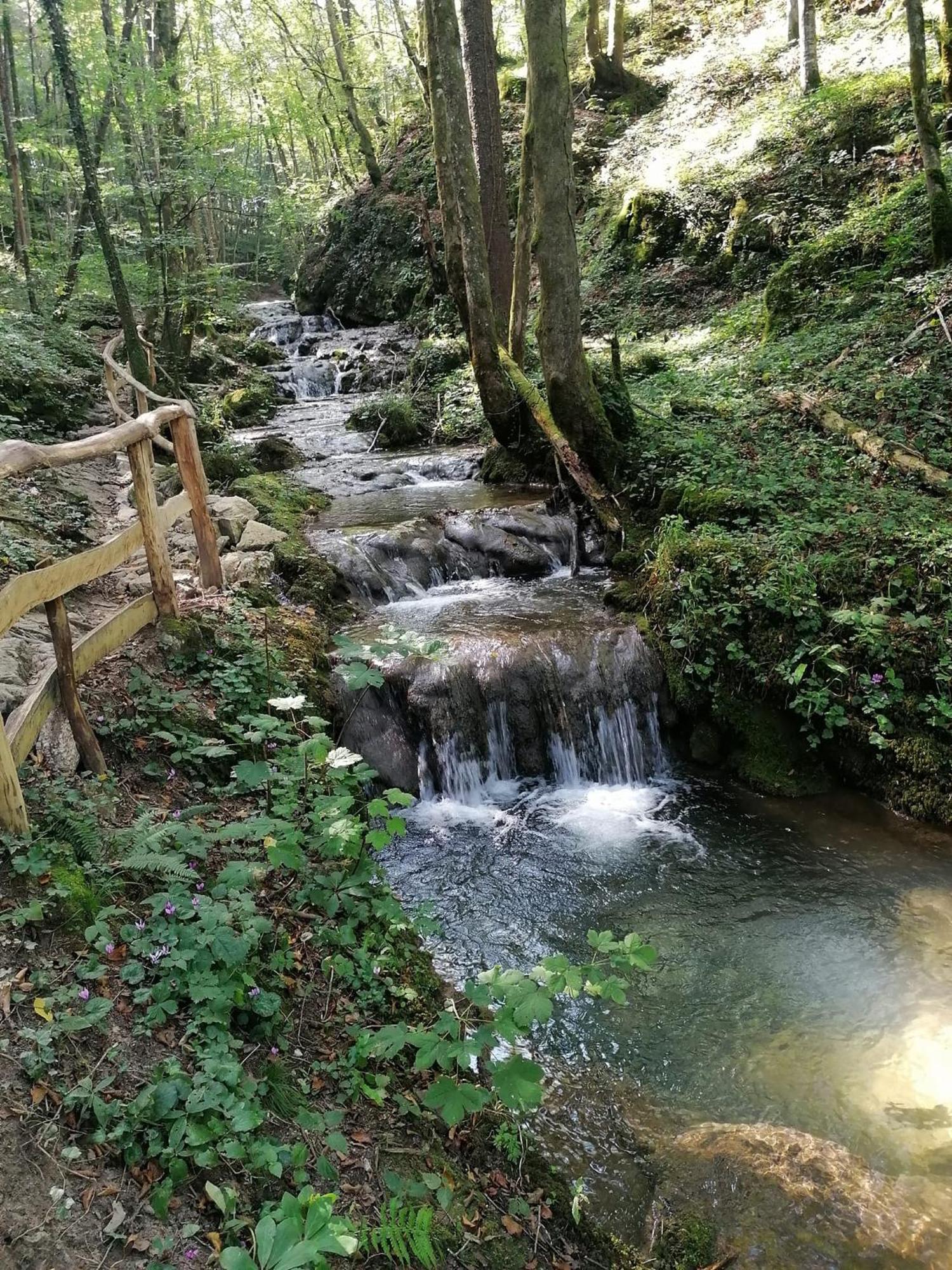 Готель Na Vrtu K25 Gradac Екстер'єр фото